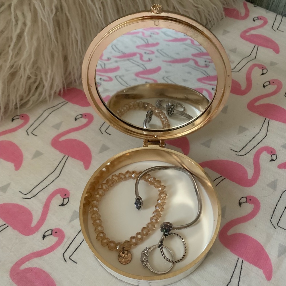 Jewelry box